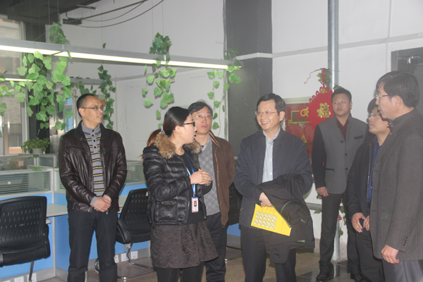20151117省经信委副主任胡学同参观园区企业百度推广.JPG