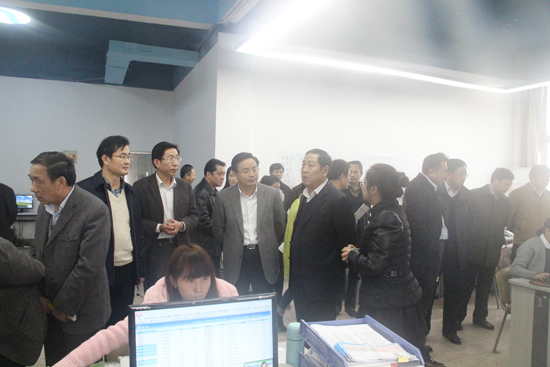 20151113徐州市政协主席庄华平参观园区企业盛凡网.jpg